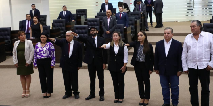 Designan a contralores de 4 órganos autónomos