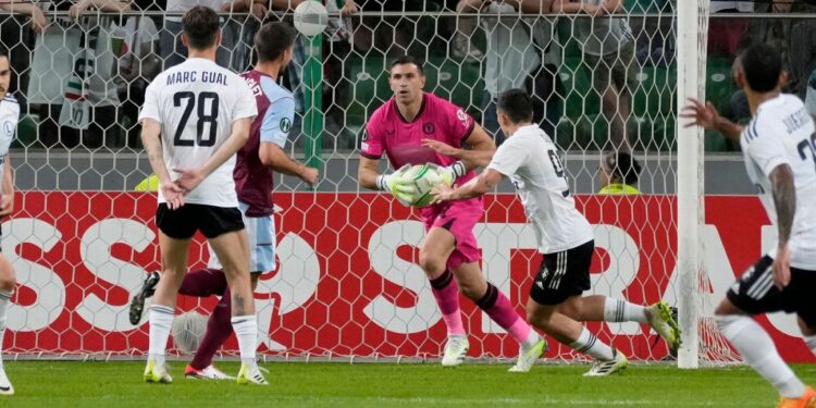 Legia Varsovia sorprende al «Villa del Dibu» en conferencia Europea