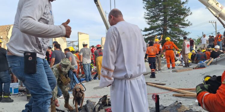 Van 7 muertos por desplome de iglesia; temen haya más