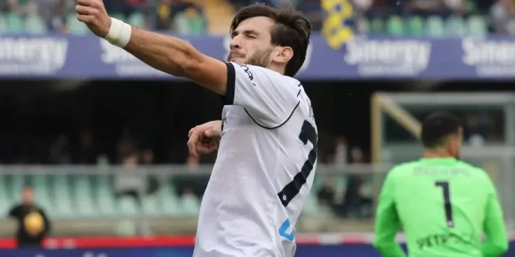 Kvaratskhelia brilla y guía al Nápoles a la victoria en Verona