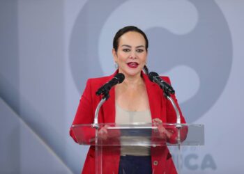 Lanza alcaldesa Carmen Lilia Canturosas convocatoria para becas una nueva era de primaria y secundaria