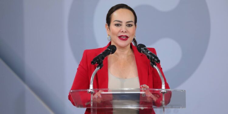 Lanza alcaldesa Carmen Lilia Canturosas convocatoria para becas una nueva era de primaria y secundaria