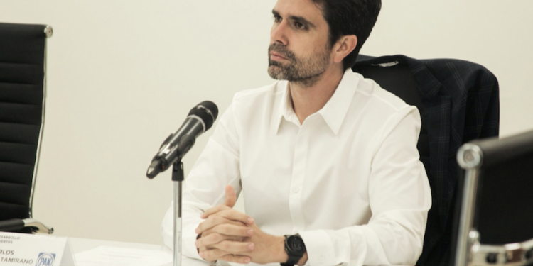 Reducir jornada laboral no debe afectar a empresas: Fernández