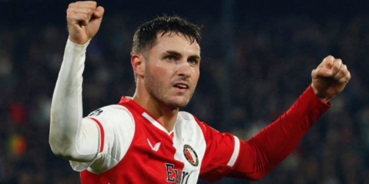 Santiago Giménez debuta en la champions con dos goles y victoria