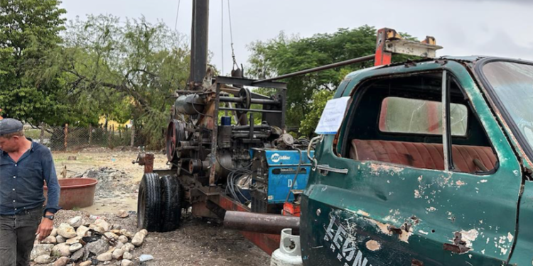 Sorprenden infraganti a huachicoleros de agua; frenan perforación de dos pozos.