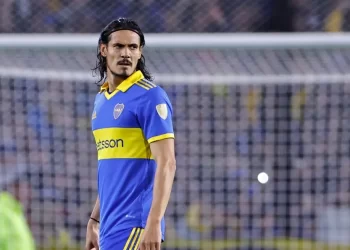 Cacho Riquelme a la defensa: ¡Basta de críticas a Cavani!
