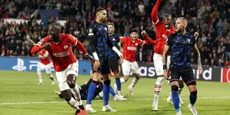 Galatasaray sorprende al Manchester United con una victoria 3-2 en la Champions League