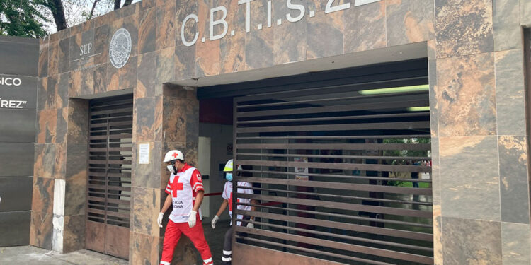 Explosión en laboratorio de química del CBTIS 22 deja a alumnos con lesiones