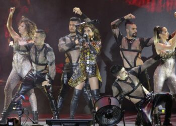 Dobletea Gloria Trevi éxito en Fiestas de Octubre