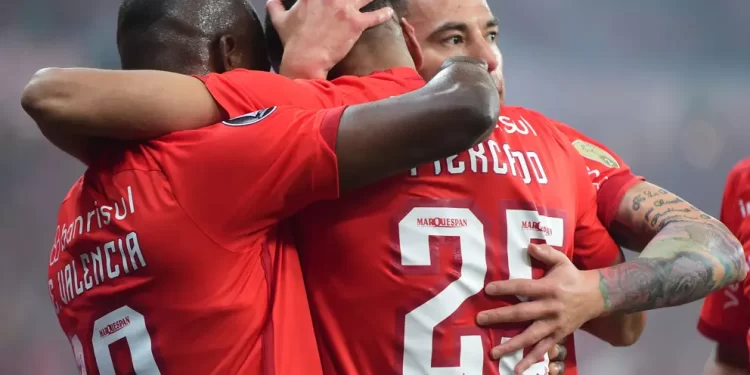 Botafogo brilla y Santos e internacional respiran