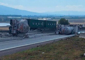Más de 12 horas de bloqueo por volcadura de pipa en la México-Querétaro