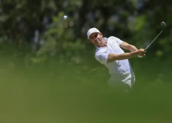 Camilo Villegas vuelve a la cima: Victoria histórica en el PGA Tour