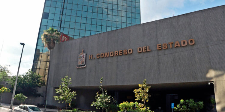 Sube 67% Congreso su bono navideño
