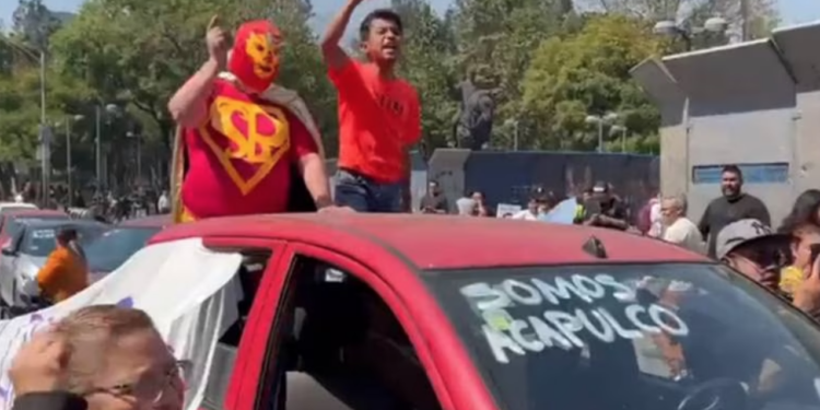 Bloquean policías caravana de damnificados de Acapulco