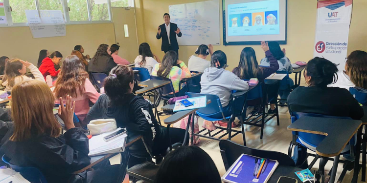 Imparte UAT talleres de educación financiera para estudiantes