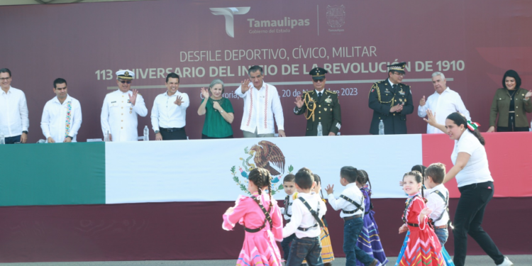 Preside gobernador de Tamaulipas desfile conmemorativo de la Revolución Mexicana