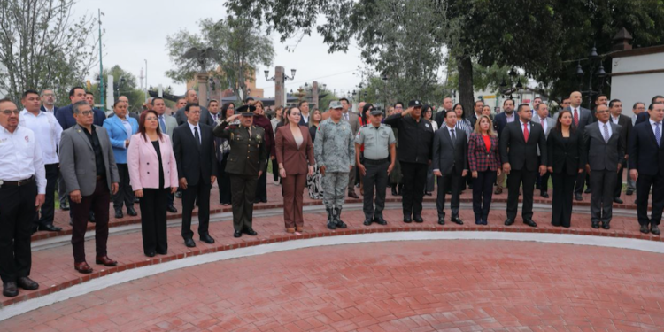 Conmemoran 113 aniversario de la Revolución Mexicana con ceremonia de honores a la Bandera.