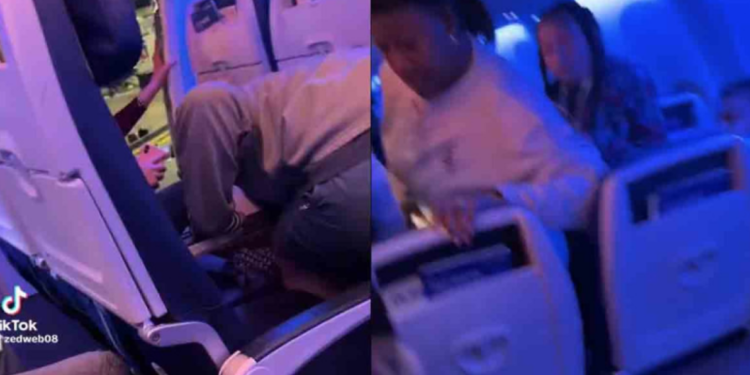Hombre provoca pánico tras saltar por salida de emergencia de un avión y subir a un ala