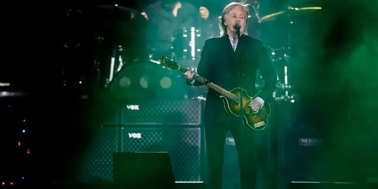 Más de 60 mil fans atesoraron concierto de Paul McCartney en México