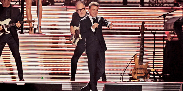 Luce Luis Miguel radiante ante regios