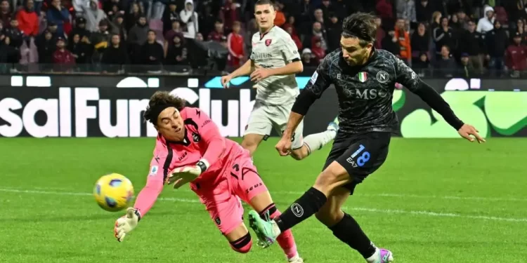 Guillermo Ochoa gana premio con Salernitana aunque sea el más goleado de Serie A