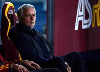 Mourinho y Sarri intercambian insultos antes del derbi