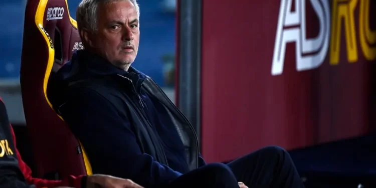 Mourinho y Sarri intercambian insultos antes del derbi
