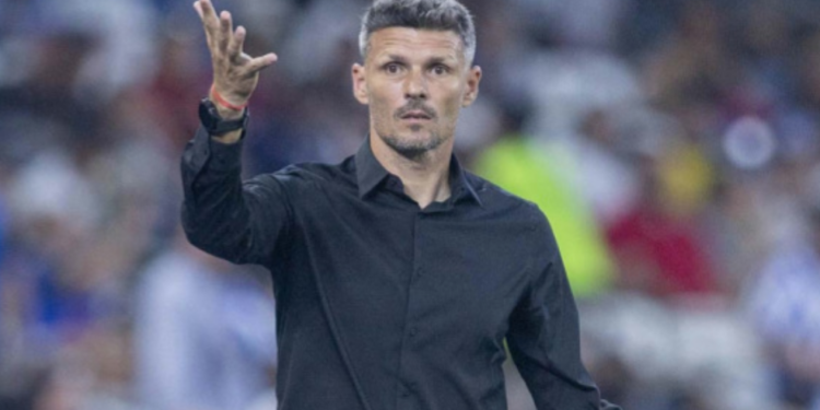 Fernando Ortiz pide disculpas a afición de Rayados por eliminación