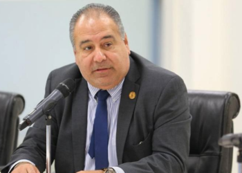 Auditor deja plantados a diputados.