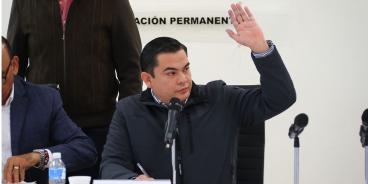 Denunciará penalmente el Congreso al Auditor