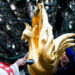 Notre Dame alza un nuevo gallo sobre la icónica aguja