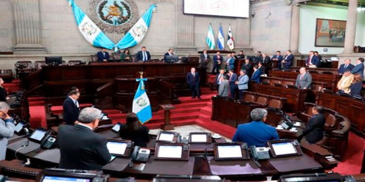 EU prohíbe entrada a 300 Guatemaltecos: 100 son diputados