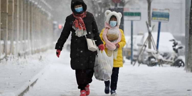 Pekín emite alerta naranja por tormentas de nieve