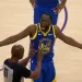 Expulsan a jugador de los Warriors por agresión en pleno juego