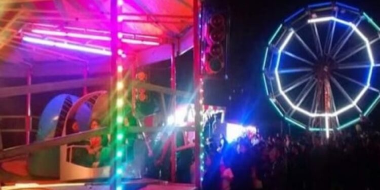 Rueda de la fortuna causa terror en Oaxaca
