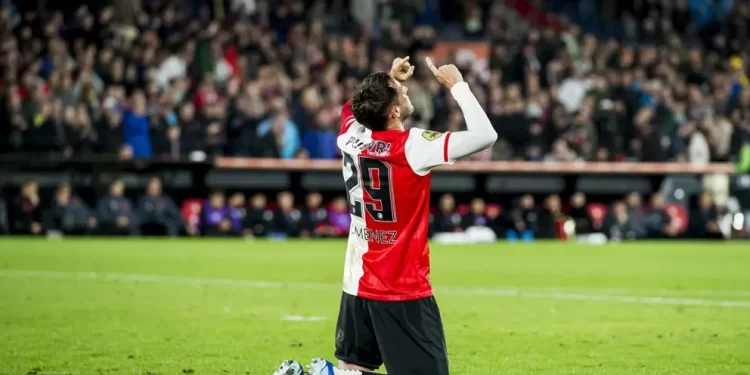 Santiago Giménez tiene los mismos goles que todo Manchester United