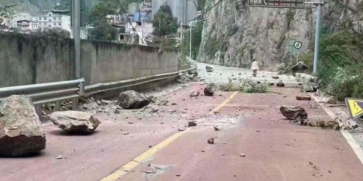 Al menos 111 muertos en un terremoto en el noroeste de China
