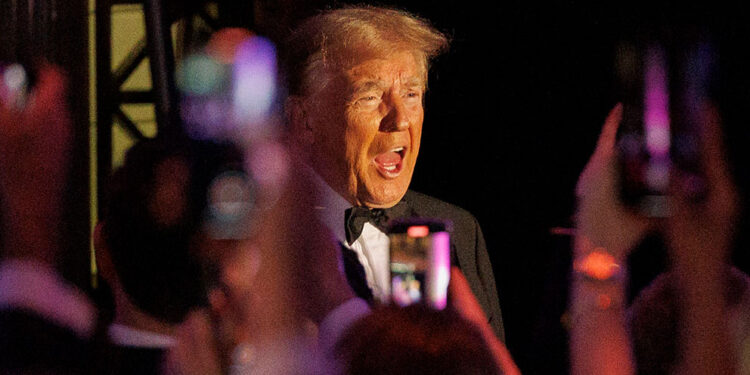 Trump toma ventaja sobre Biden en las presidenciales de 2024