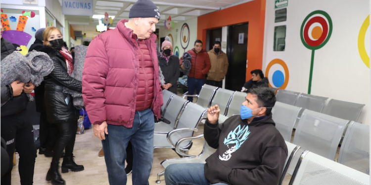 Entrega personal de la SST y voluntarios, alimentos y cobertores para mitigar el frío