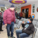 Entrega personal de la SST y voluntarios, alimentos y cobertores para mitigar el frío