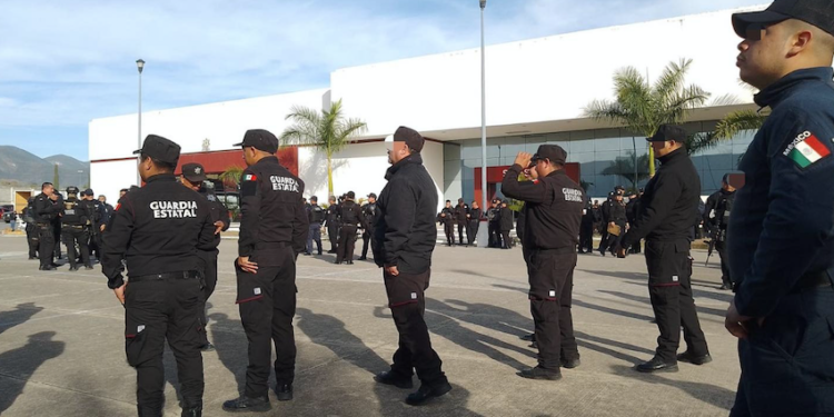 «Truenan» Guardias Estatales; con paro reclaman pago de adeudos.