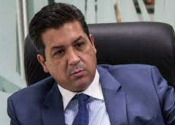 Denunciarán penalmente a Cabeza de Vaca por falsificar poder notarial