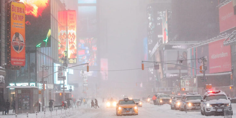 NY se viste de blanco tras primera nevada en dos años