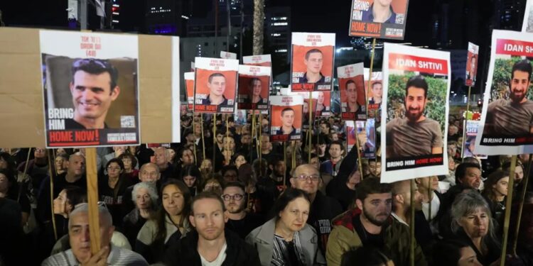 Miles de israelíes salen a la calle a exigir nuevas elecciones