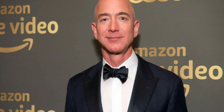 Vende Bezos otros 2,400 mdd en acciones de Amazon