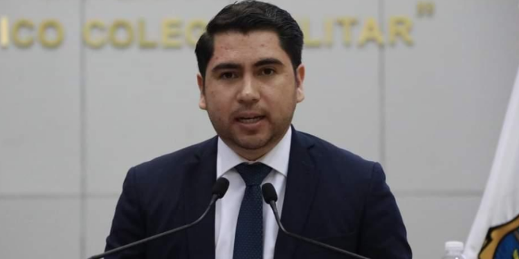 Demandan regularizar situación laboral de 400 maestros