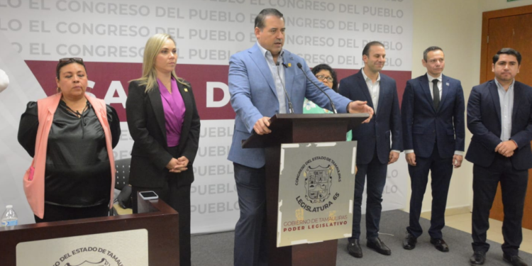 Defienden diputados panistas a Cabeza de Vaca