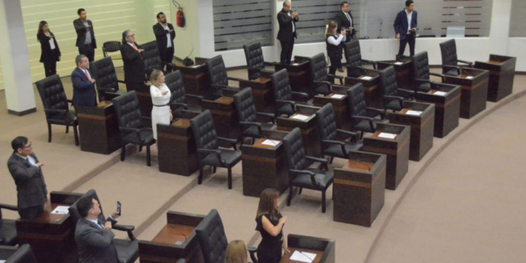 Acusan de inmaduros a diputados del PAN por no asistir a recibir el segundo informe del gobernador