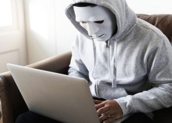 Proponen penalizar el «stalkeo».