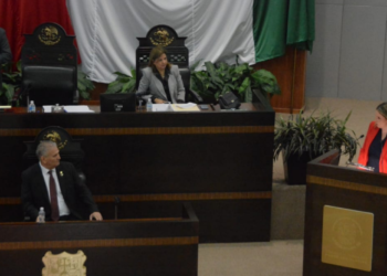 Cuestionan a secretario de salud por falta de medicamentos, insumos hospitalarios y especialistas